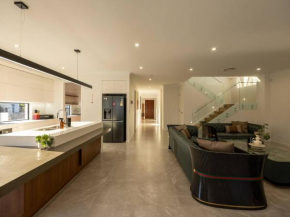 Brand New 5B Luxury Modern Dream House at Rochedale